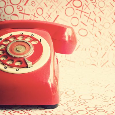 تلفن قرمز قدیمی